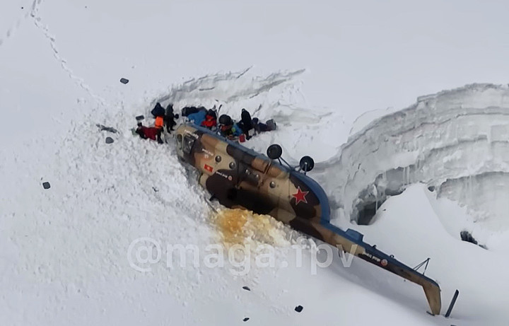Kirguistán: helicóptero se estrelló en el pico Pobeda. Foto @maga.fpv