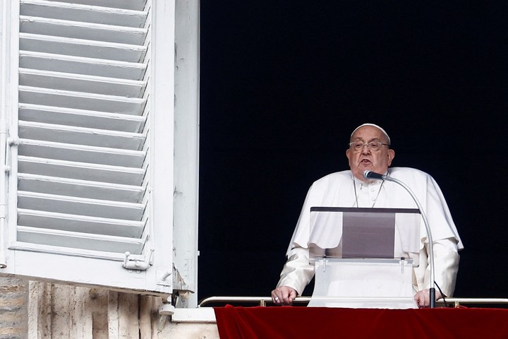 Francisco durante el Angelus en el Vaticano. Foto: Reuters